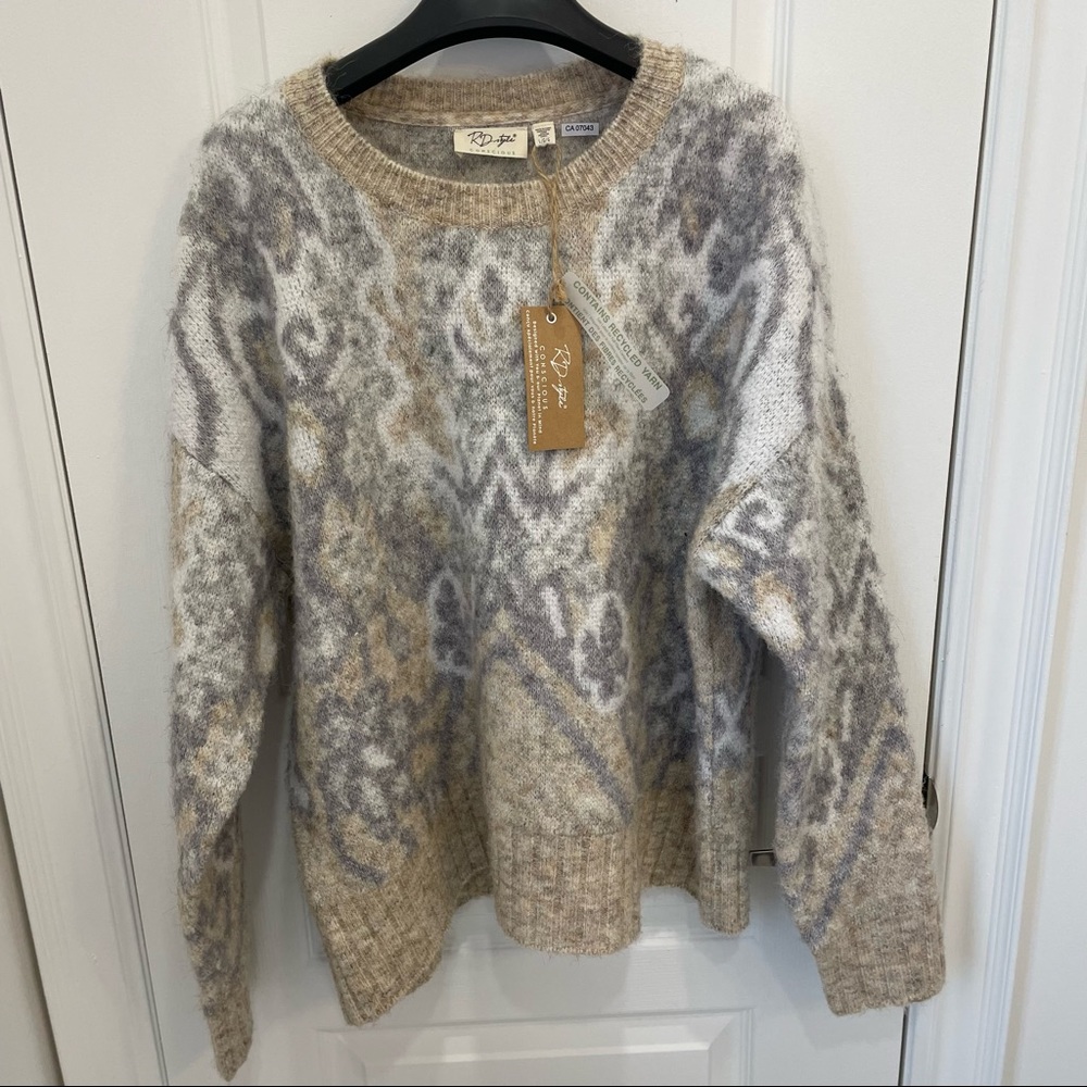 BNWT knit sweater with neutral pattern